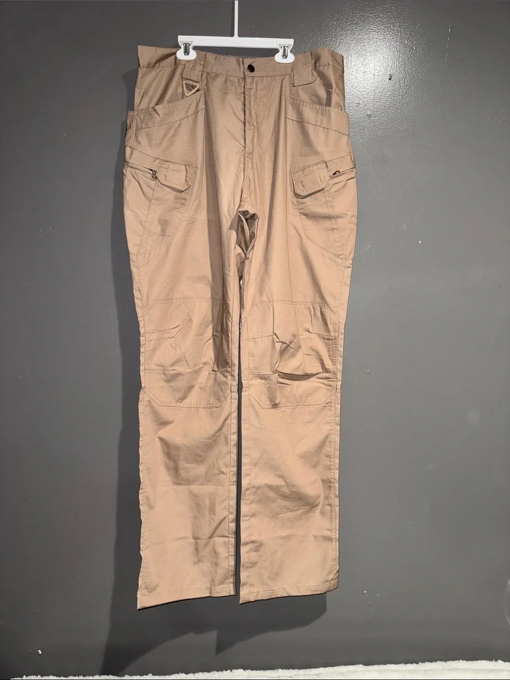 Men's Tan Utility Cargo Pants with Multiple Pockets